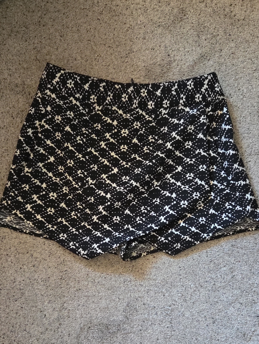 Aqua Bloomimgdales Skort Black And White Sz L